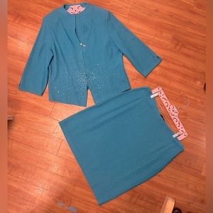 Beautiful St. John turquoise mandarin collar, jacket and skirt detail rhinestone